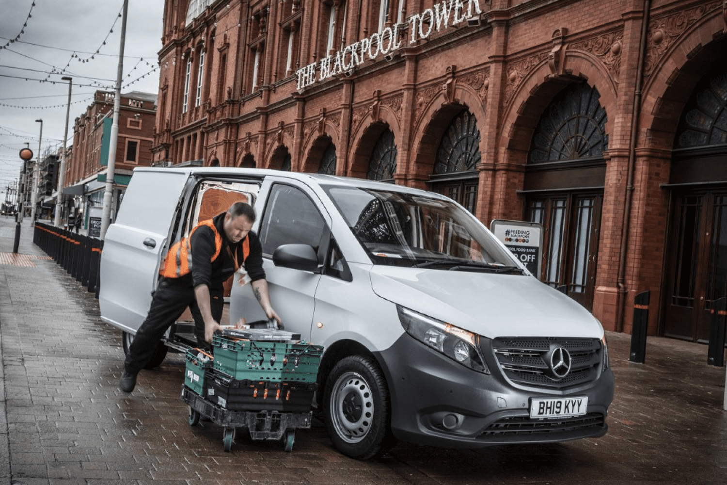 Blackpool-Food-Bank-posts-its-Approved-Used-Mercedes-Benz-Vito-to-the-relief-deliveries-front-line-gallery-01