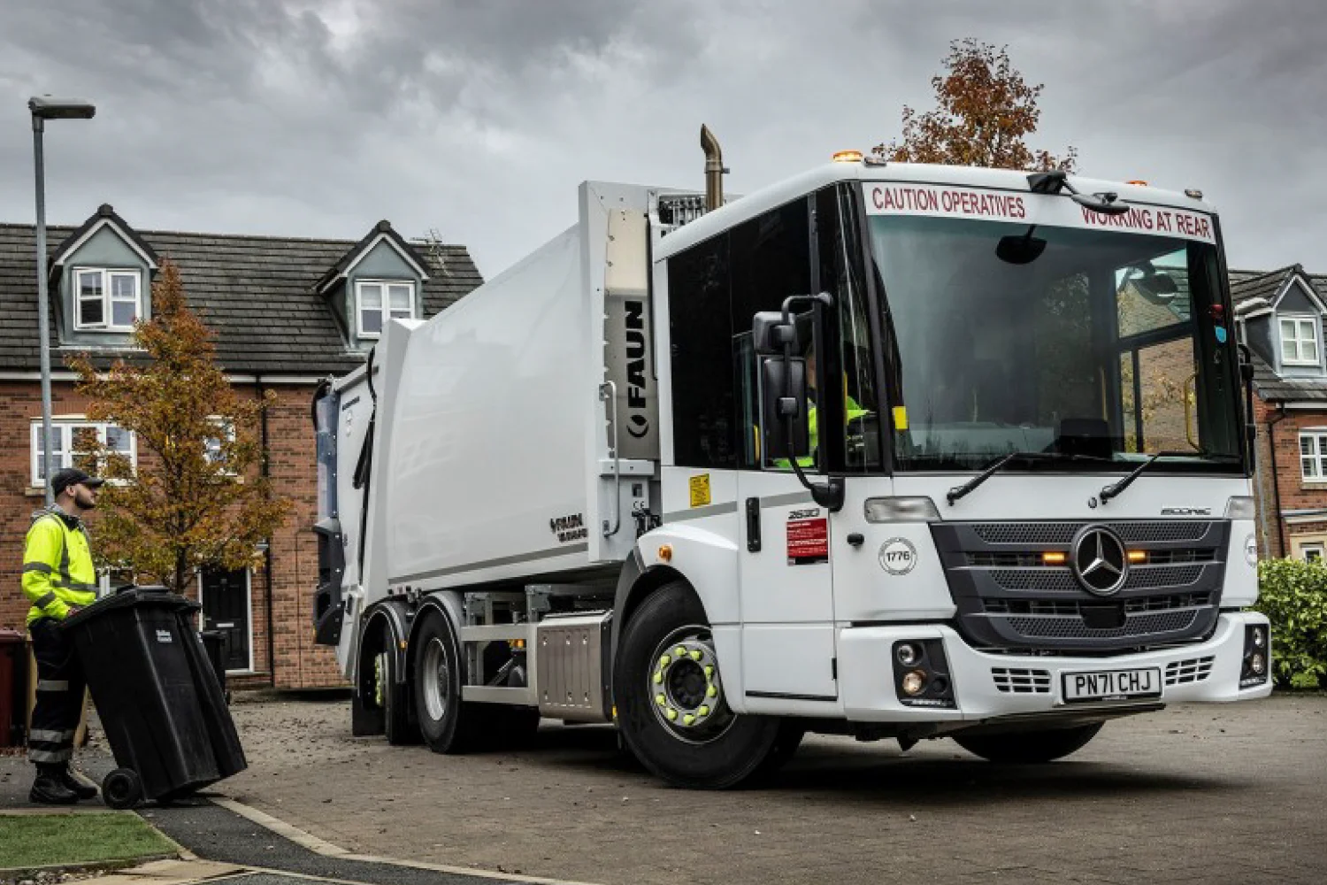Bolton-Council-opts-for-a-'body-double'-with-its-19-new-Mercedes-Benz-Econics-gallery-03