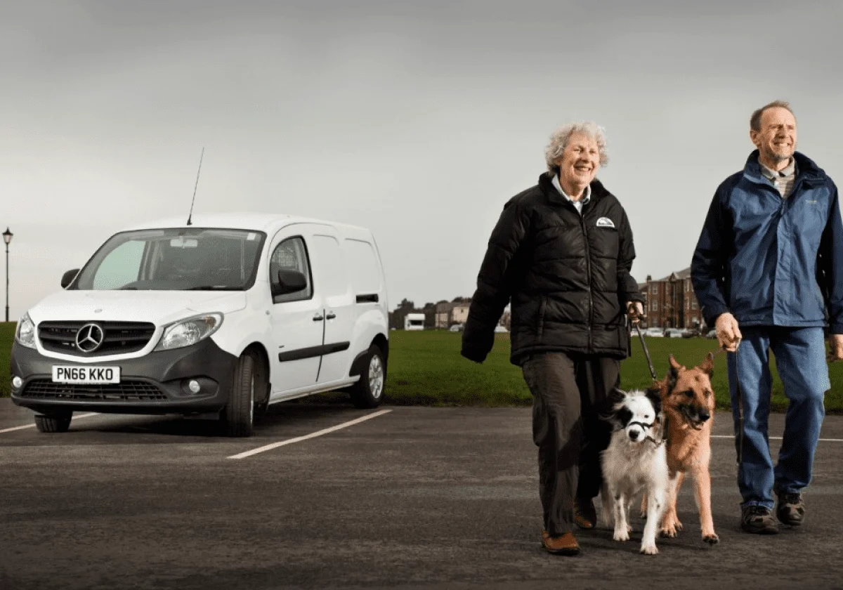 Dog-lovers-play-the-Extra-long-game-with-Mercedes-Benz-Citan-text-image