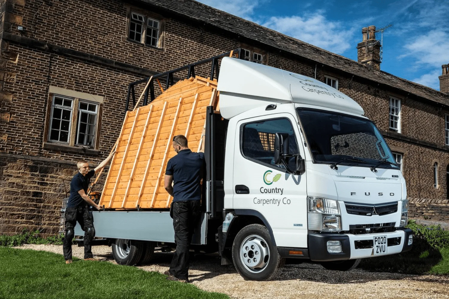 Pre-bodied-FUSO-Canter-hammers-the-competition-for-Country-Carpentry-gallery-02
