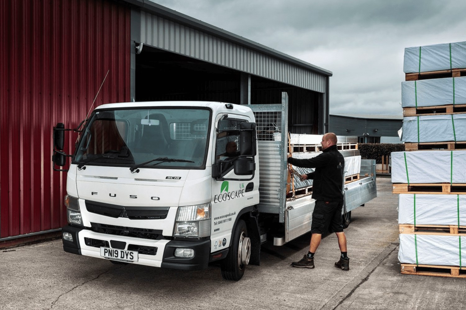 Range-topping-FUSO-Canter-stacks-the-deck-in-Ecoscape-UK’s-favour-gallery-01