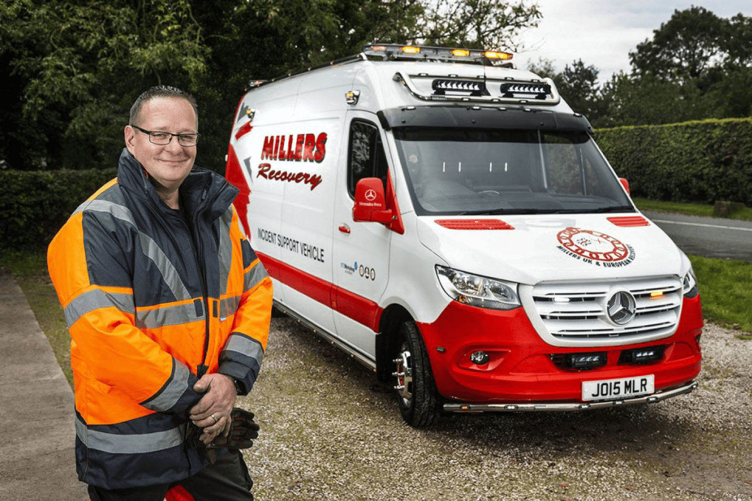 Recovery-firm-picks-up an-eye-catching-fleet-flagship-from-Mercedes-Benz-gallery-01