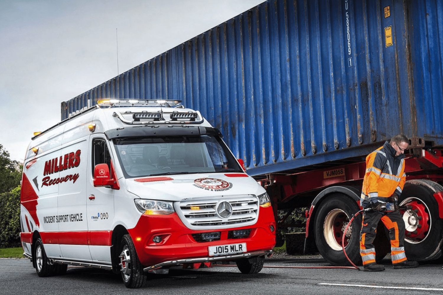 Recovery-firm-picks-up an-eye-catching-fleet-flagship-from-Mercedes-Benz-gallery-03