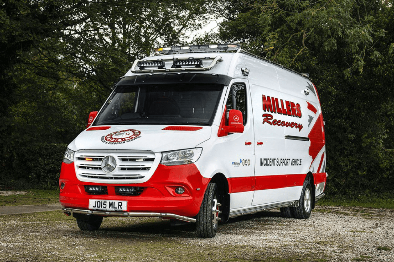 Recovery-firm-picks-up an-eye-catching-fleet-flagship-from-Mercedes-Benz-gallery-02